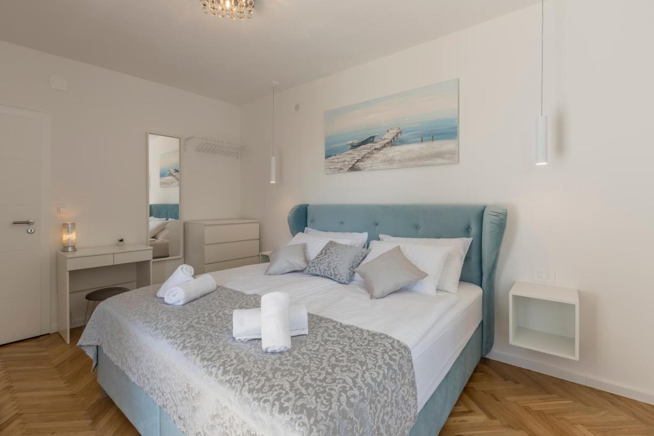 Shades Of Blue Apartman